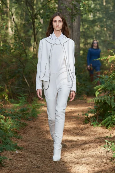 Look 50